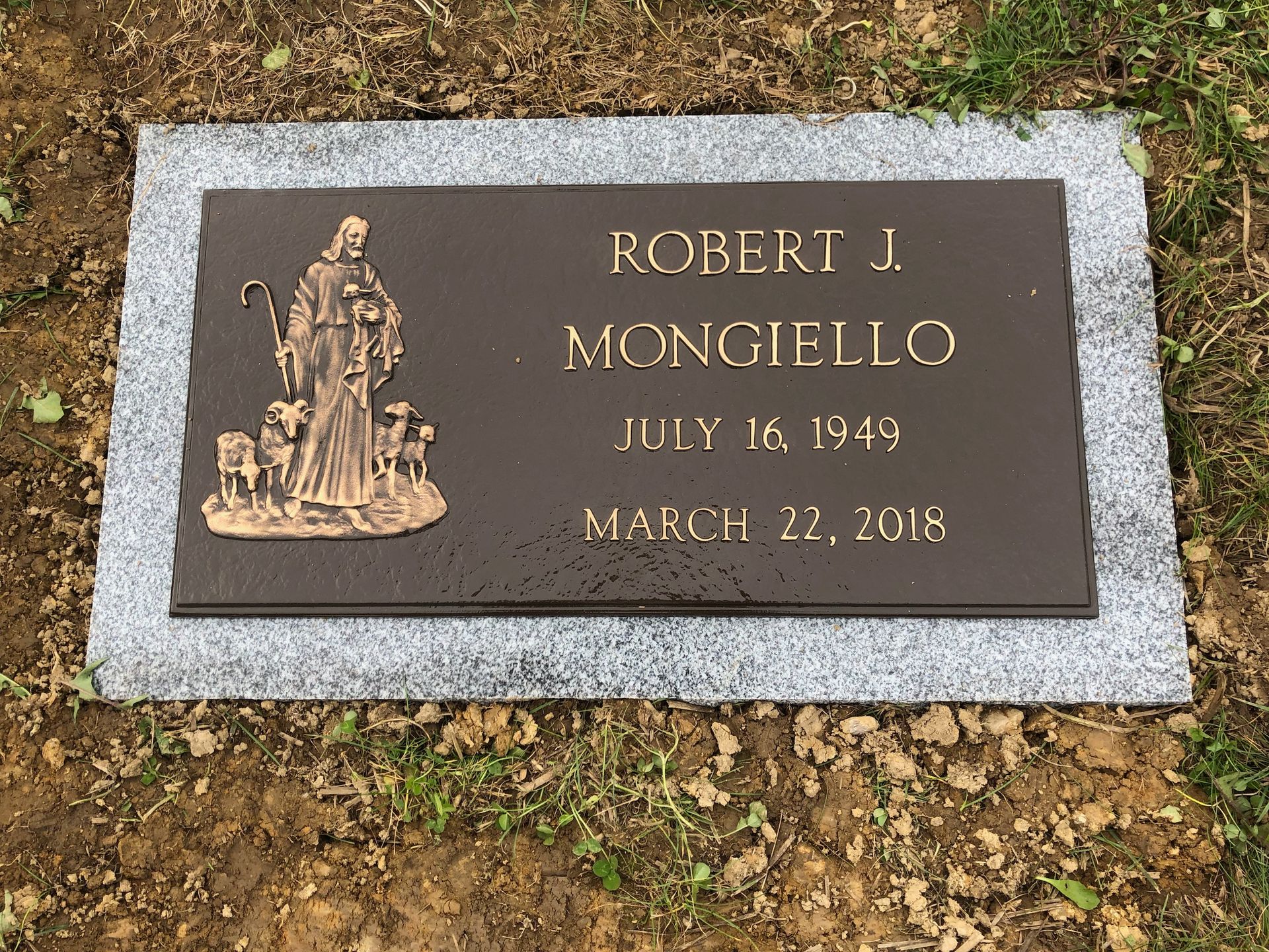 Gravestone with plaque for Robert J. Mongiello, June 16, 1943–March 22, 2015.
