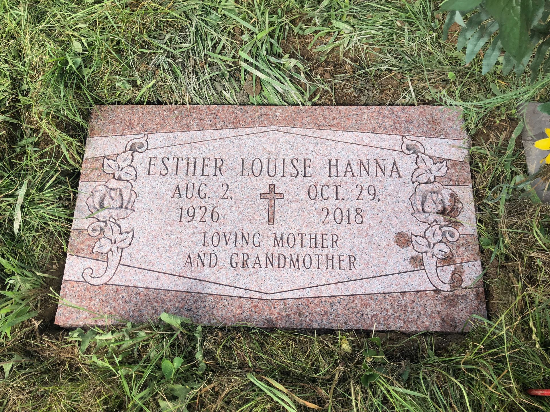 Gravestone in grass for Esther Louise Hanna, dated Oct. 1936–2018, “Loving Mother and Grandmother”