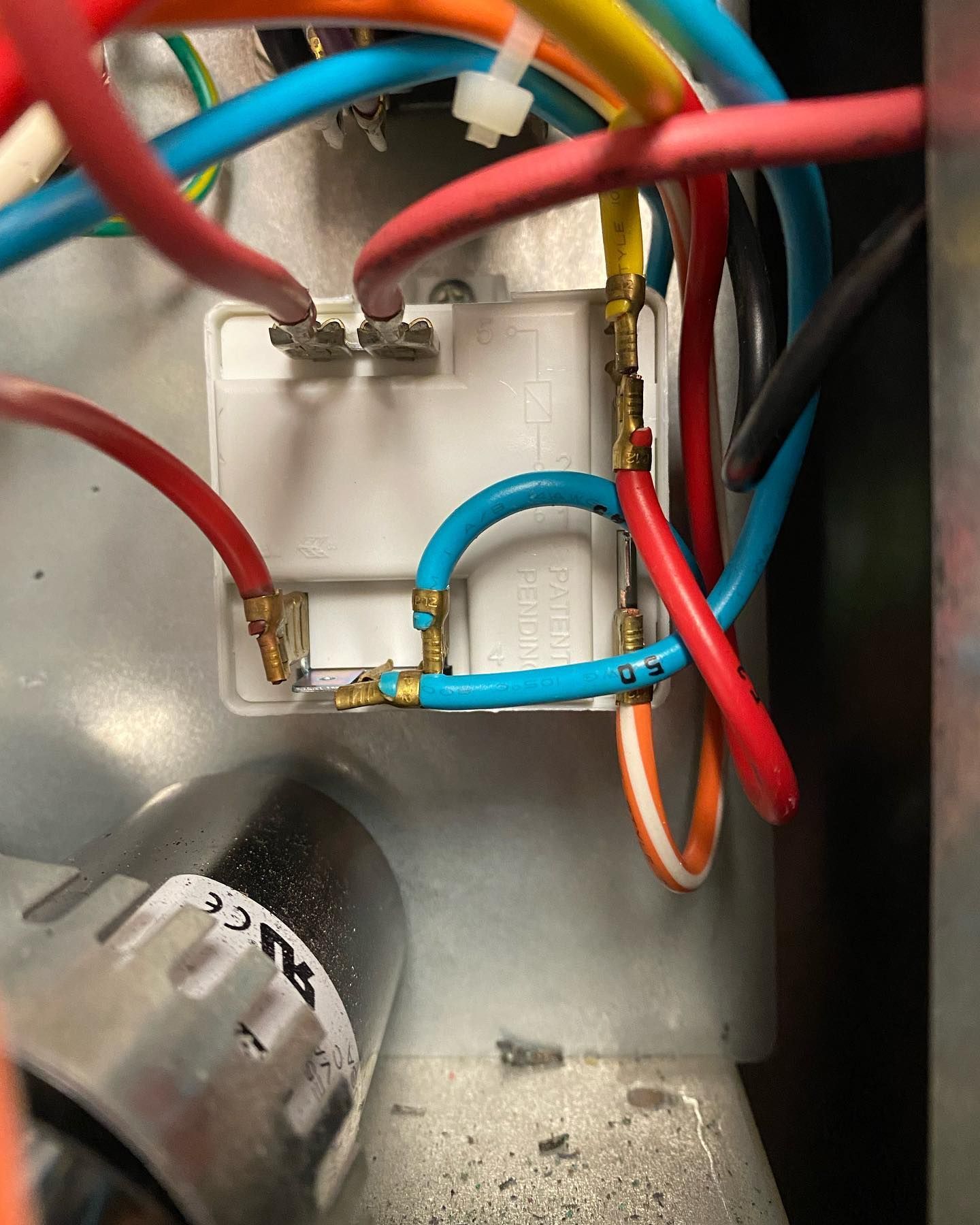 A bunch of wires are connected to a white box