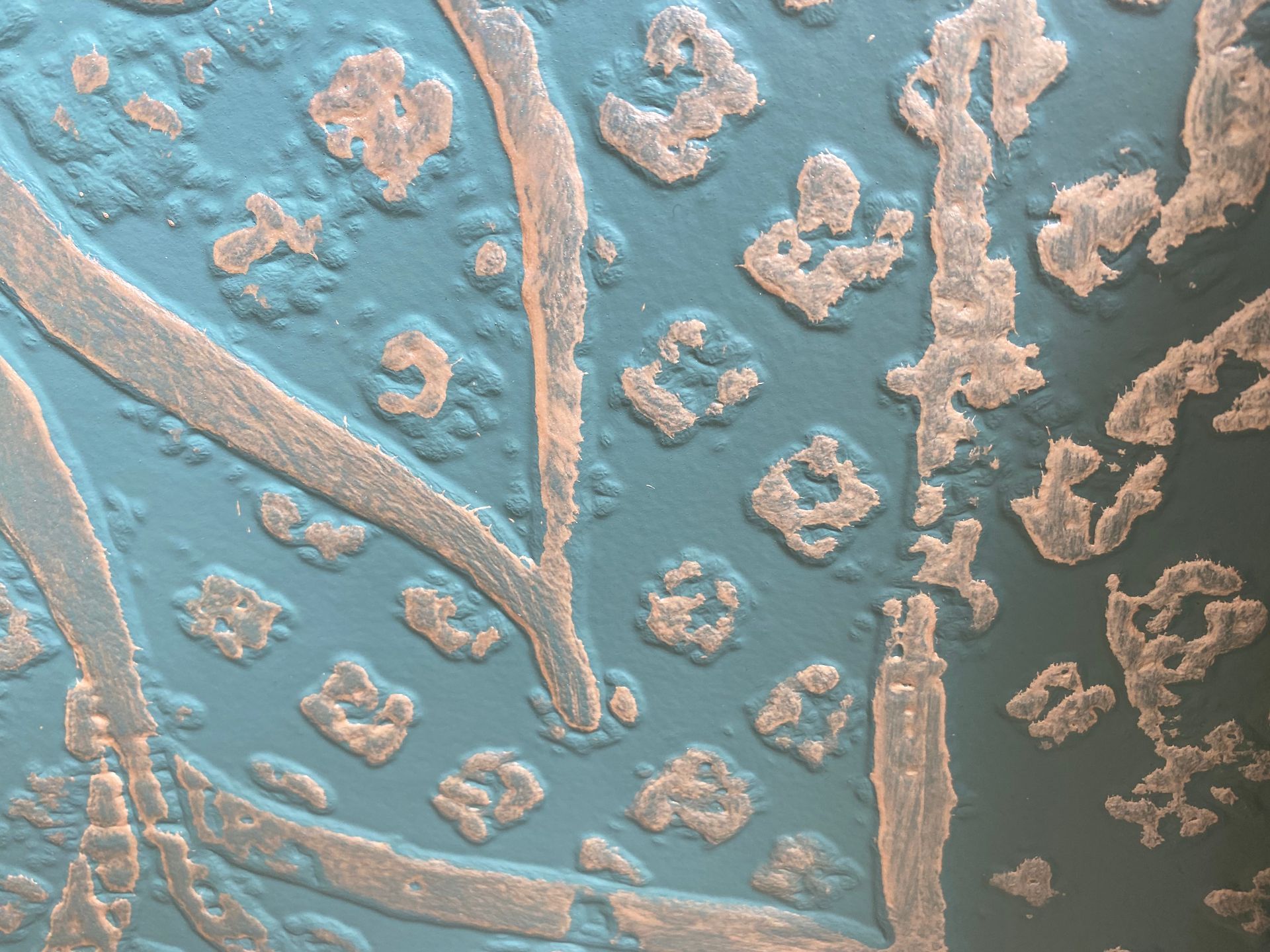 Dimensional wallcovering texture