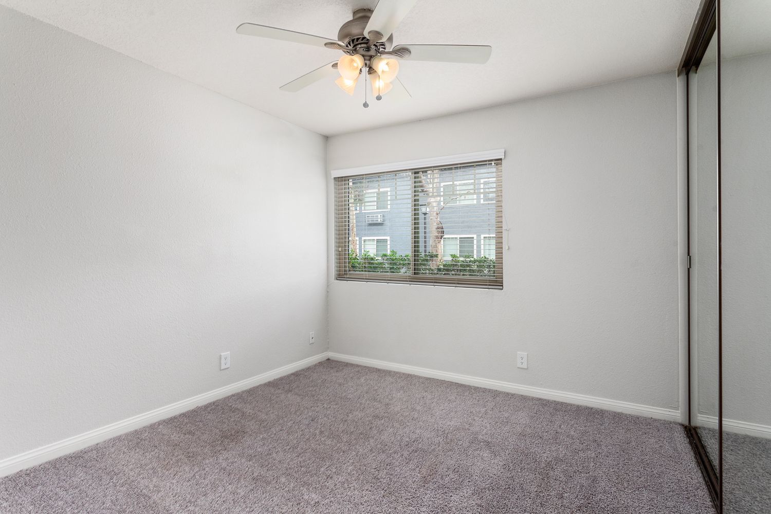 Park Plaza Interior bedroom