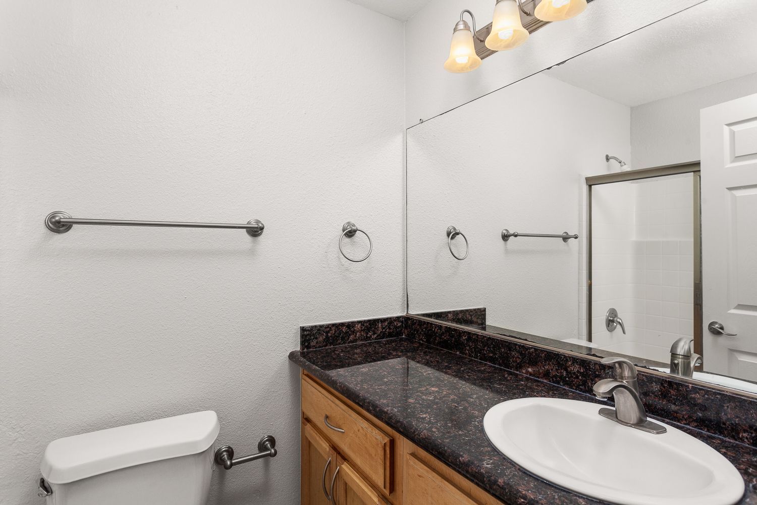 Park Plaza apartment bathroom