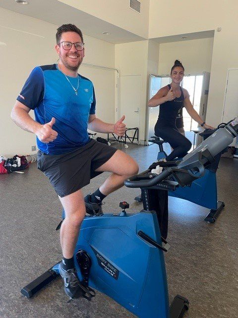 2 Cyclists in blue
