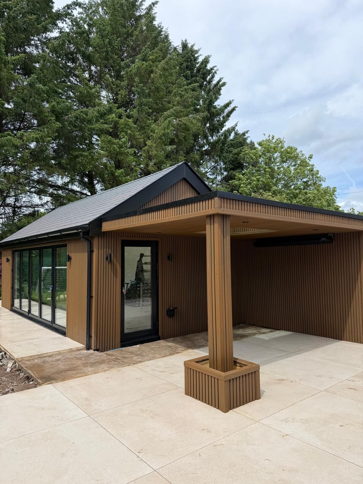 Contemporary Oakspan garden room with modern architectural finish