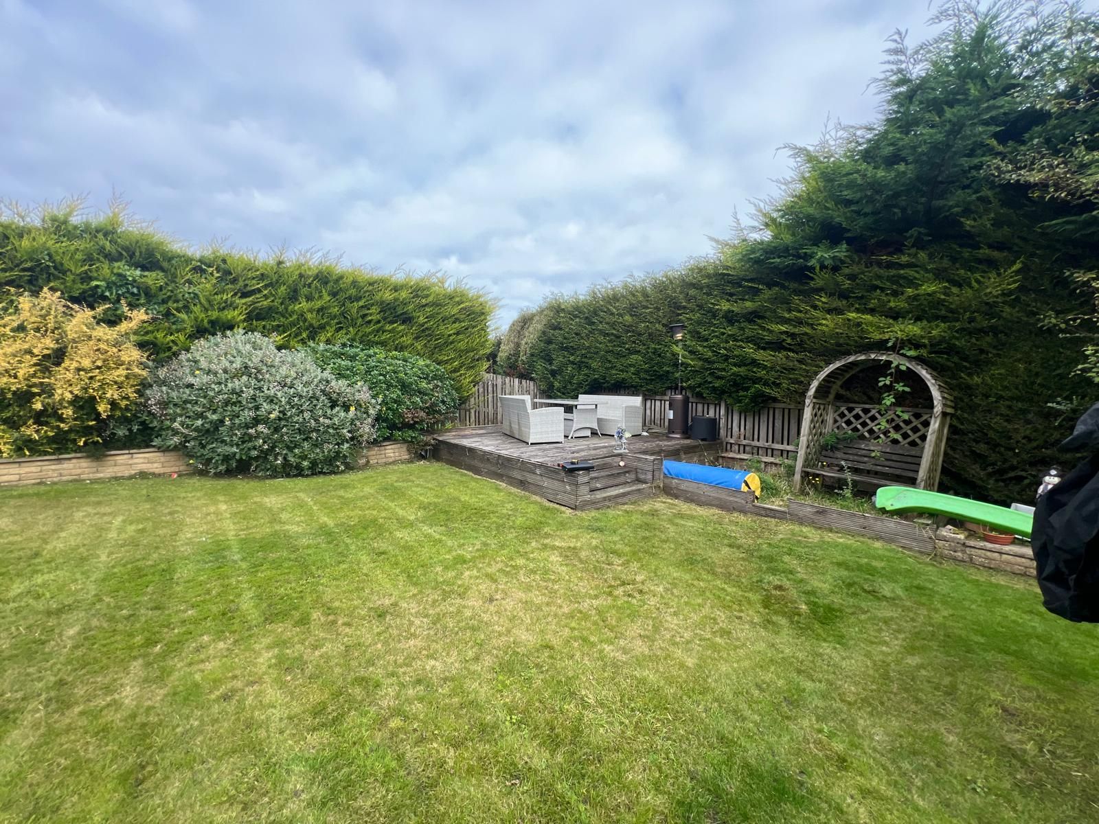 Newton Mearns garden before construction of the Oakspan garden room