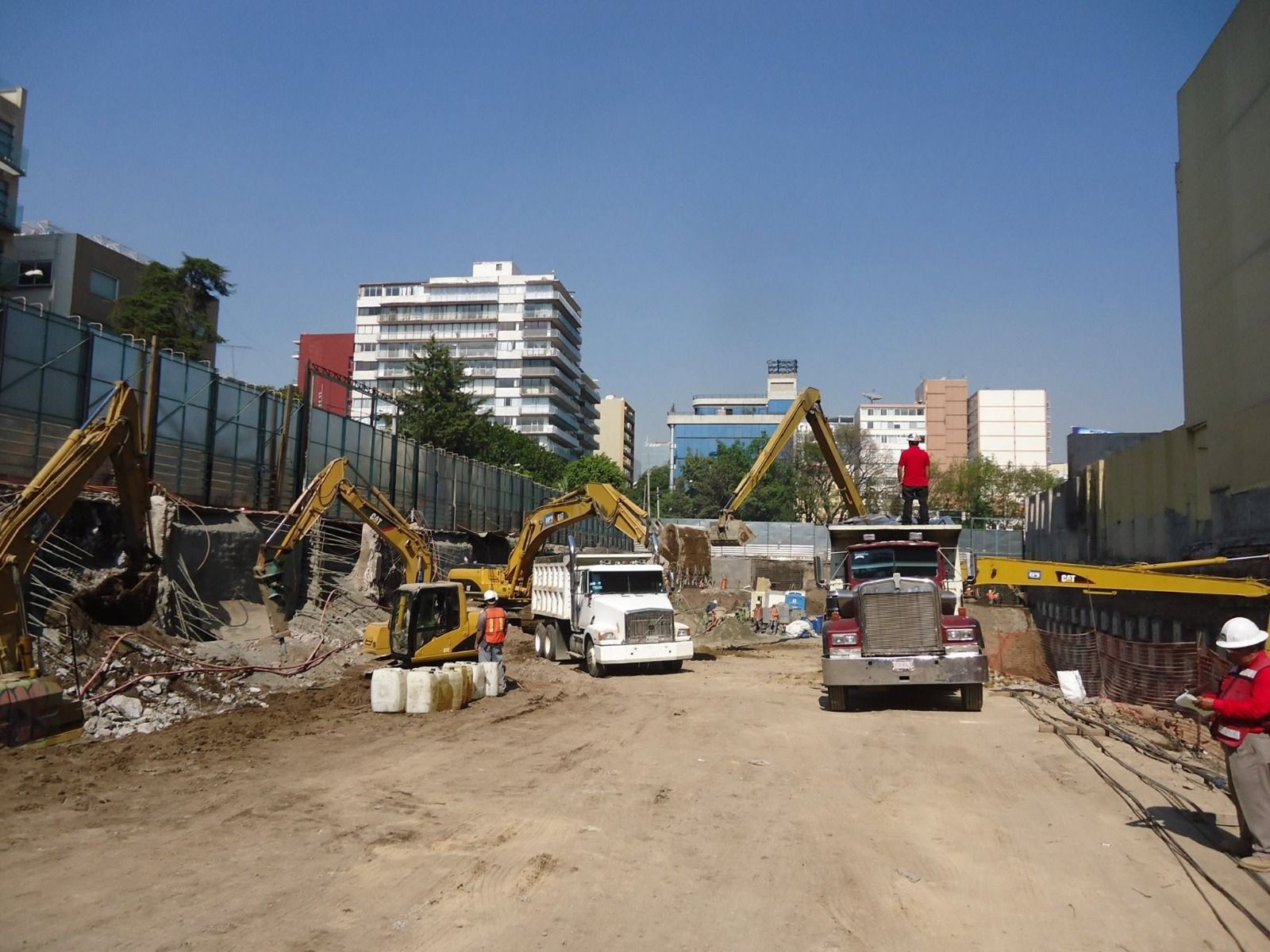 DEMOLICIONES Y EXCAVACIONES IMR - PALACIO DE HIERRO