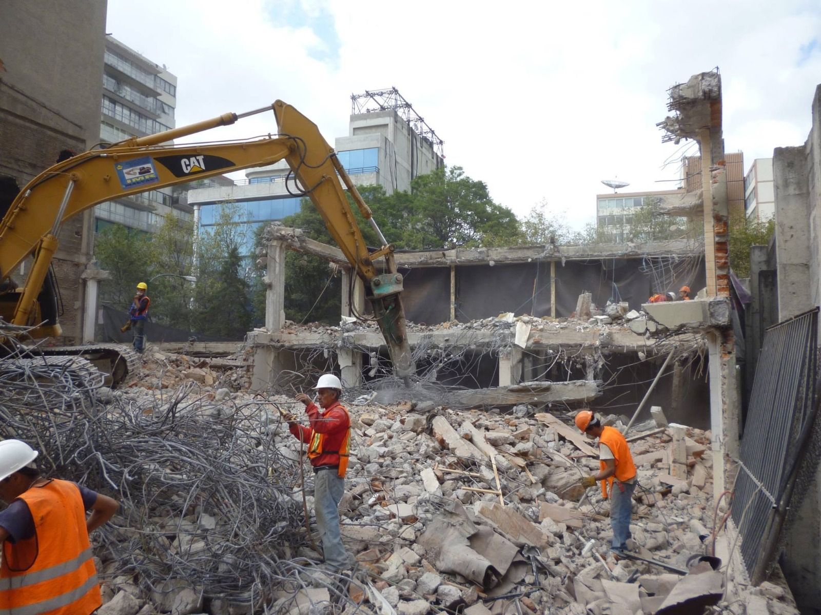 DEMOLICIONES Y EXCAVACIONES IMR - PALACIO DE HIERRO