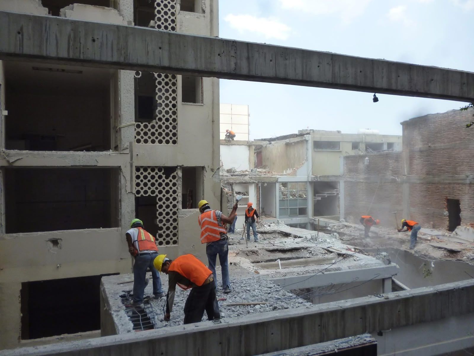 DEMOLICIONES Y EXCAVACIONES IMR - DEMOLICIÓN
