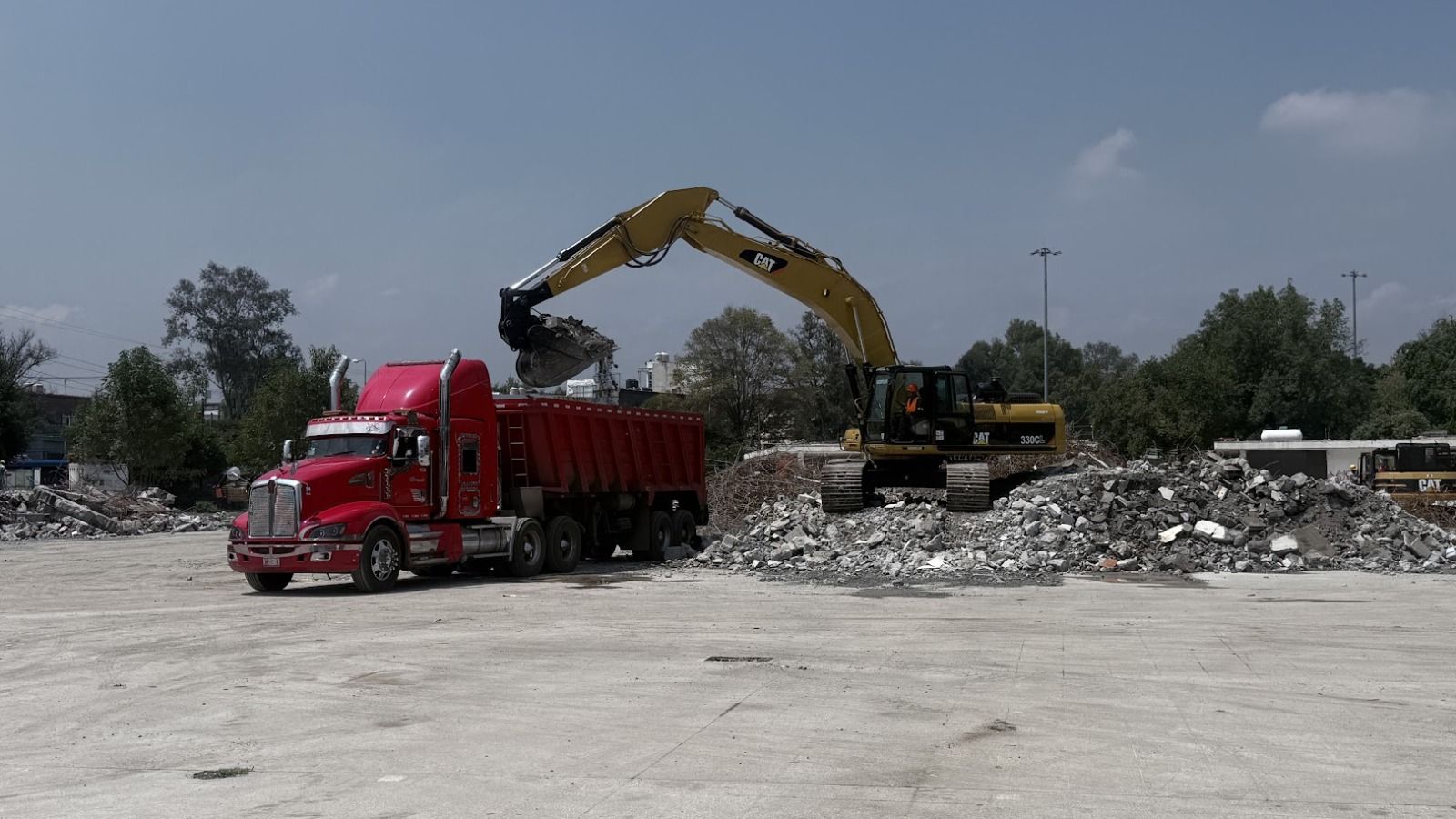 DEMOLICIONES Y EXCAVACIONES IMR - TRASNPORTE DE MAQUINARIA