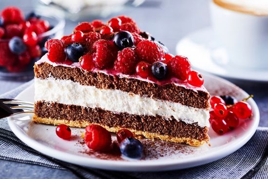 Torta crema e frutti rossi