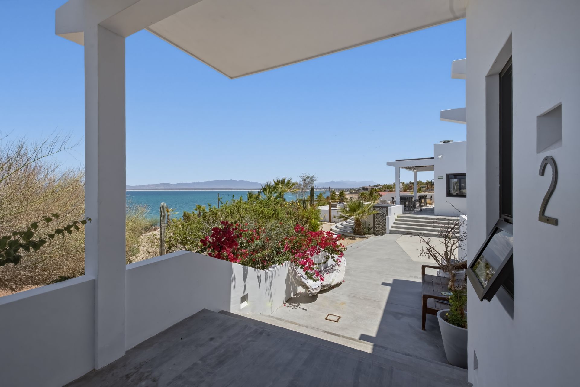 Boutique hotel suite with a private entrance and tropical surroundings in La Ventana.