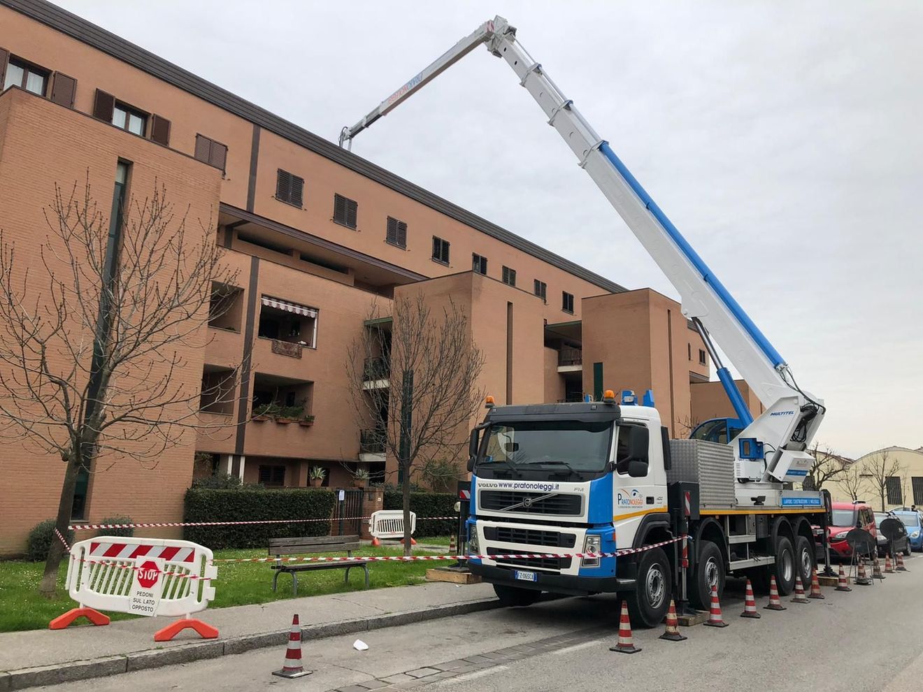 Piattaforma aerea 60 metri - Prato - Pratonoleggi