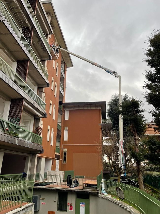 Piattaforma aerea a ragno 25 metri - Prato - Pratonoleggi