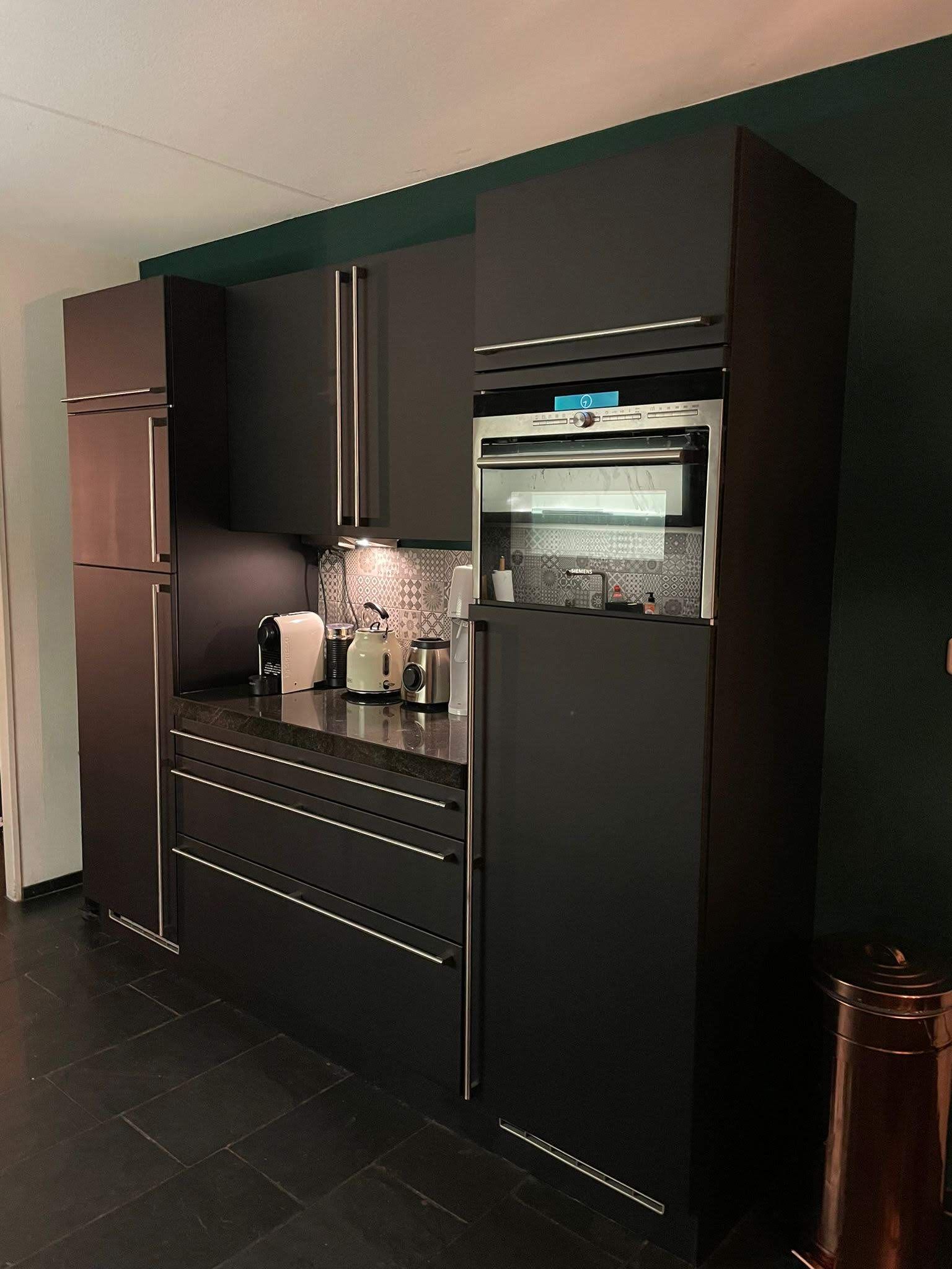 Keuken na wrappen - zwart