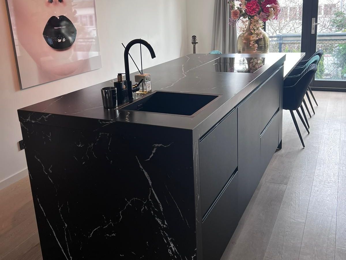 Keuken na wrappen - zwart