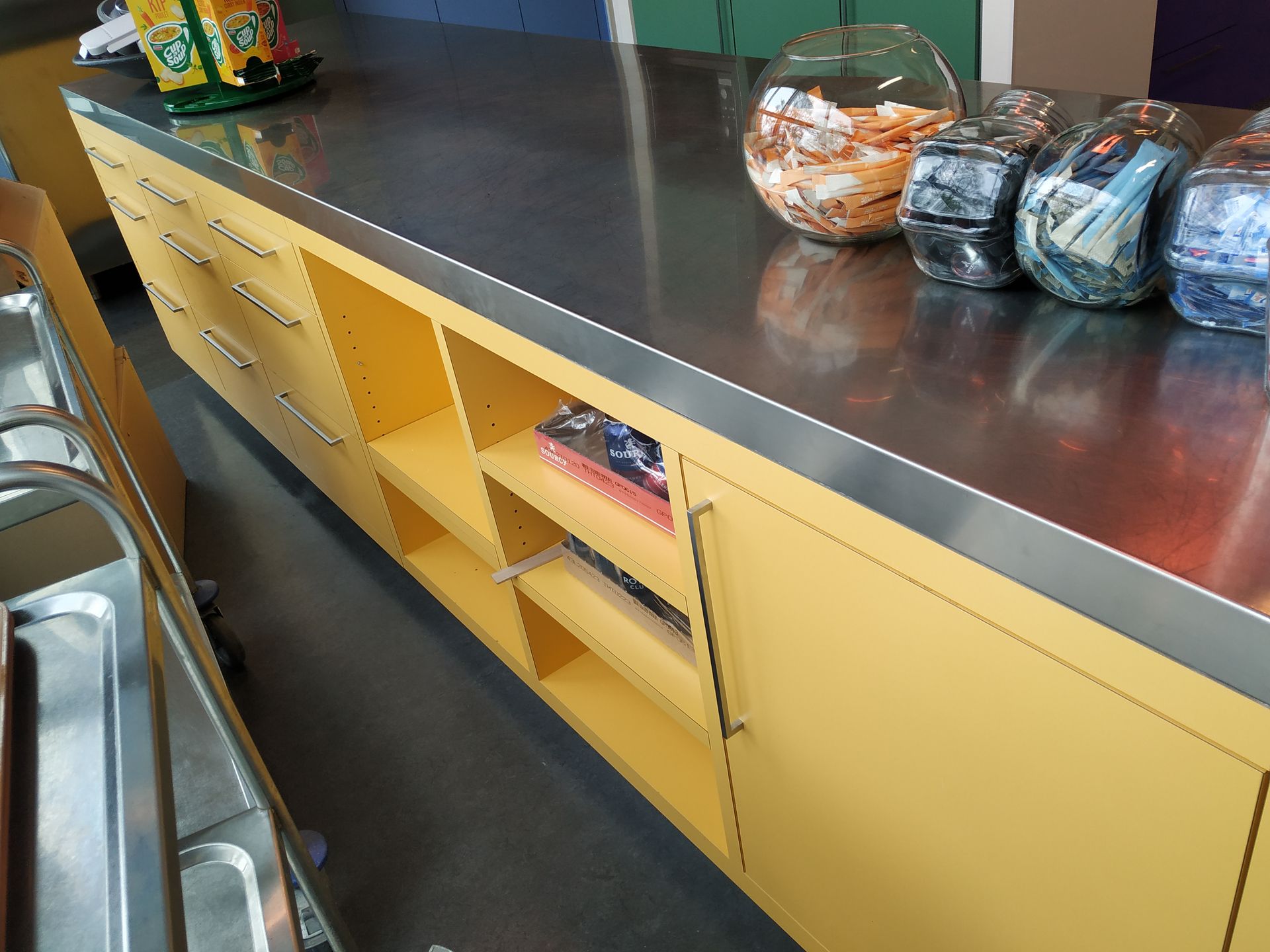 Keuken voor wrappen - geel