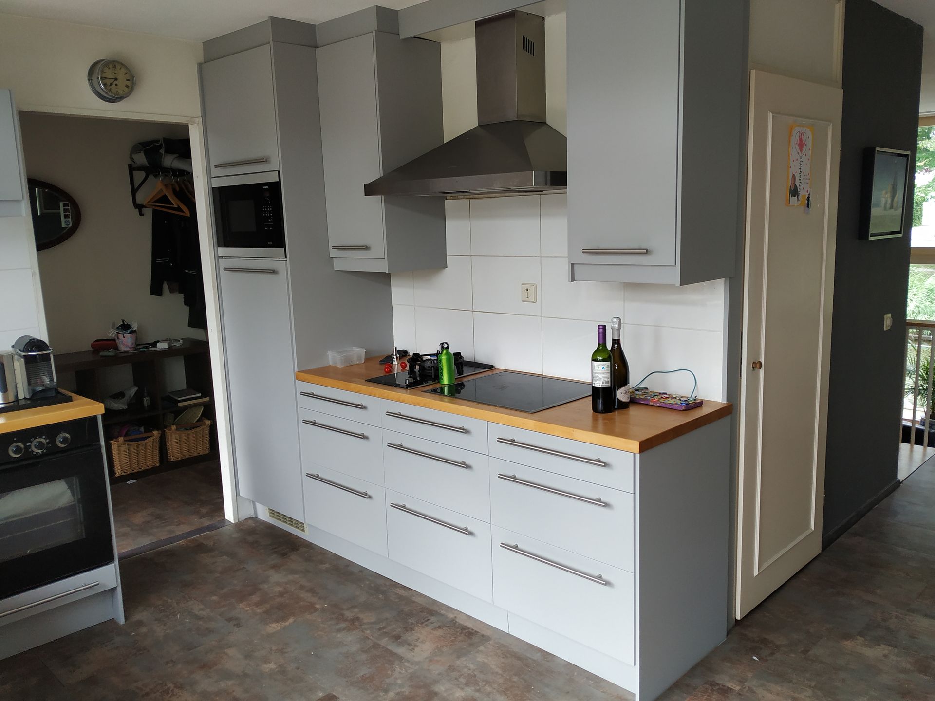 Keuken na wrappen - lichtgrijs