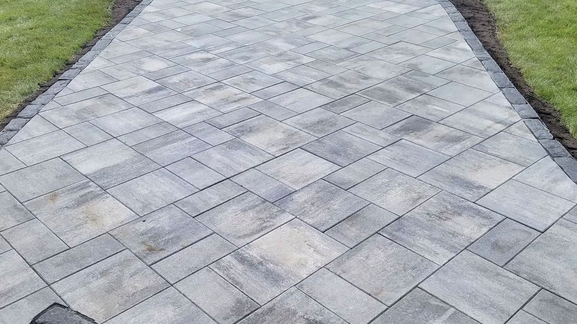 Professional paver patio in Chesterfield backyard by Tayeb's Landscaping