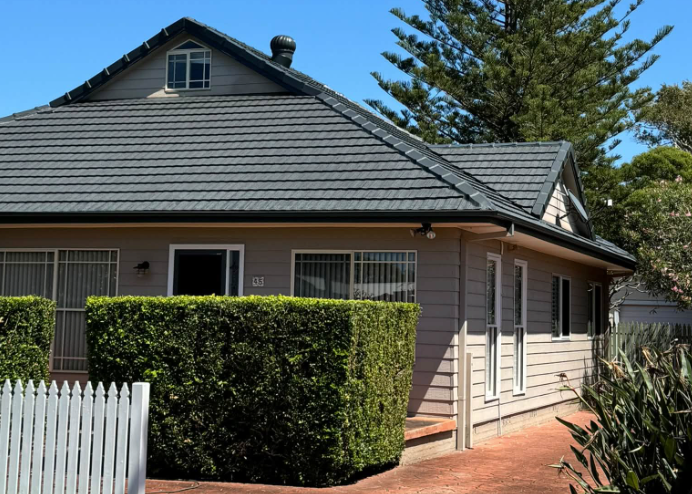 After shot of the house in central coast with a nice fresh dark roof with no moss 