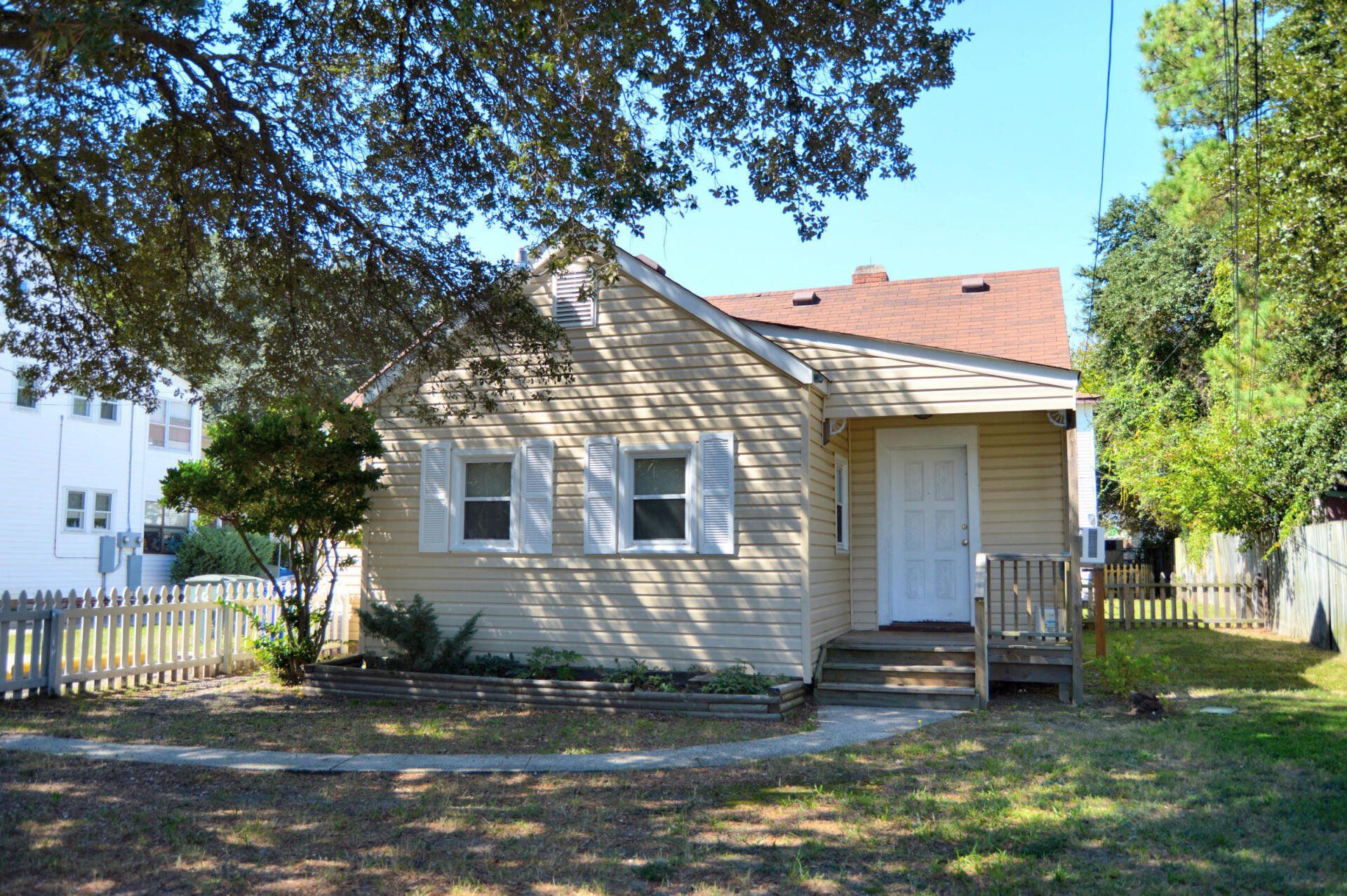 11th Bay St Building