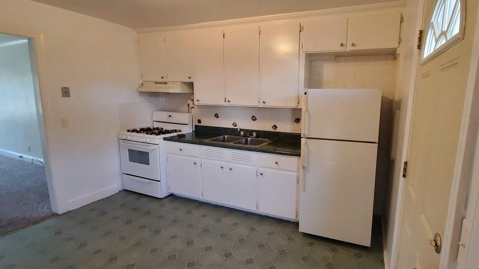 Inlet apartment kitchen counter & appliances