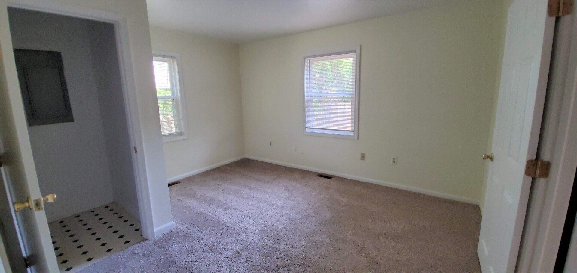 11th Bay St Apartment bed room
