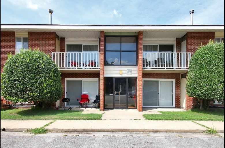 East Bay Apartments