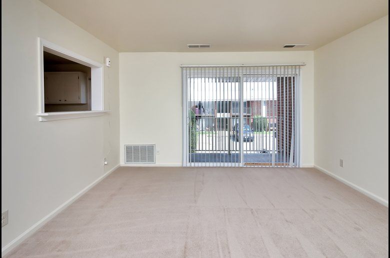 East Bay unfurnished living room