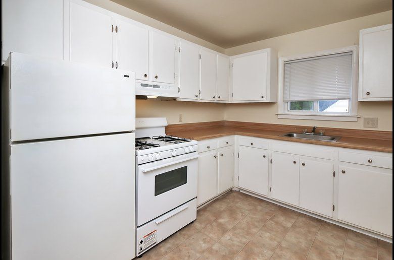 East Bay unfurnished kitchen counter