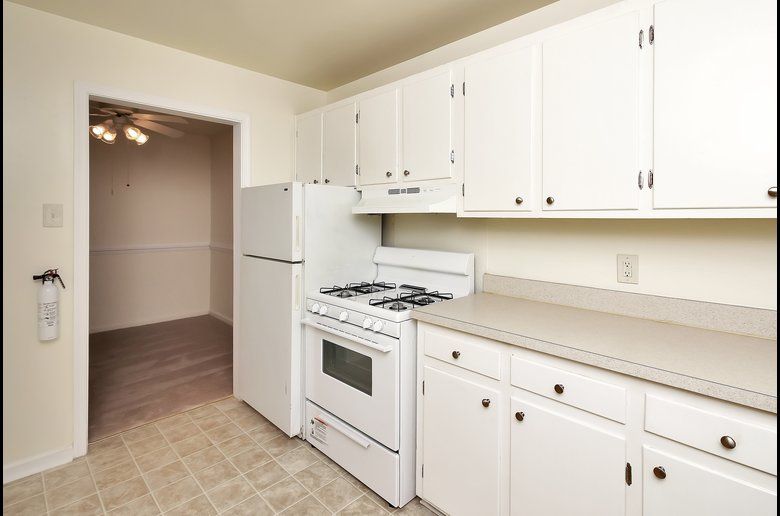 East Bay unfurnished kitchen