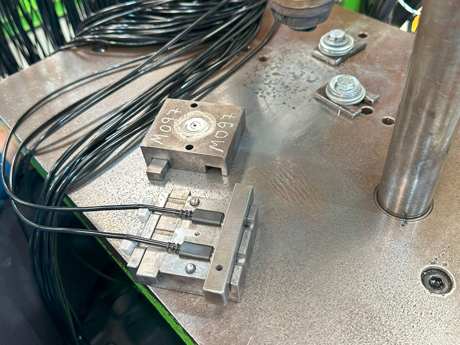 Fabricação de Cabo com plug injetado