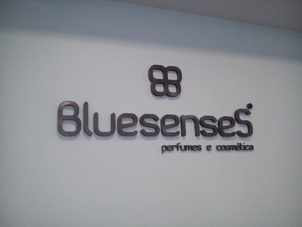 letras monobloco em pvc recortado em cnc pintado