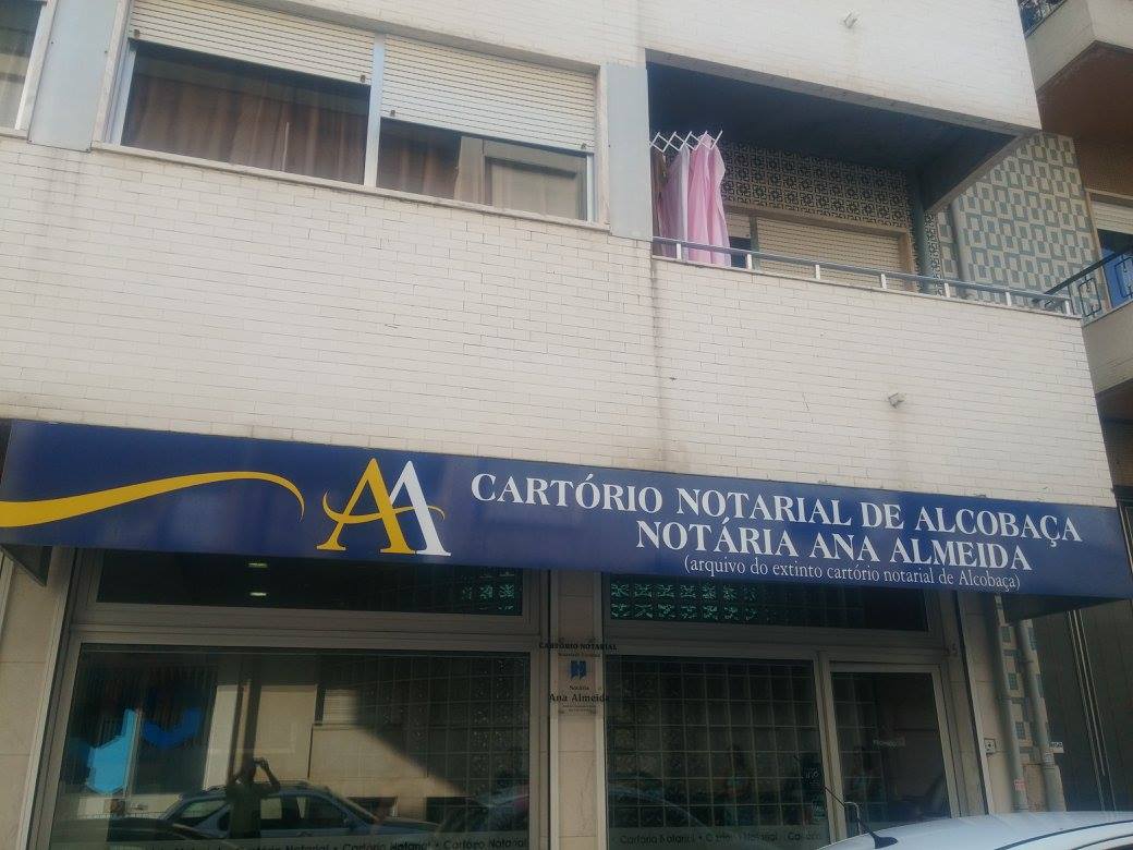 placard publicitario exterior em aluminio compósito decorado em vinil