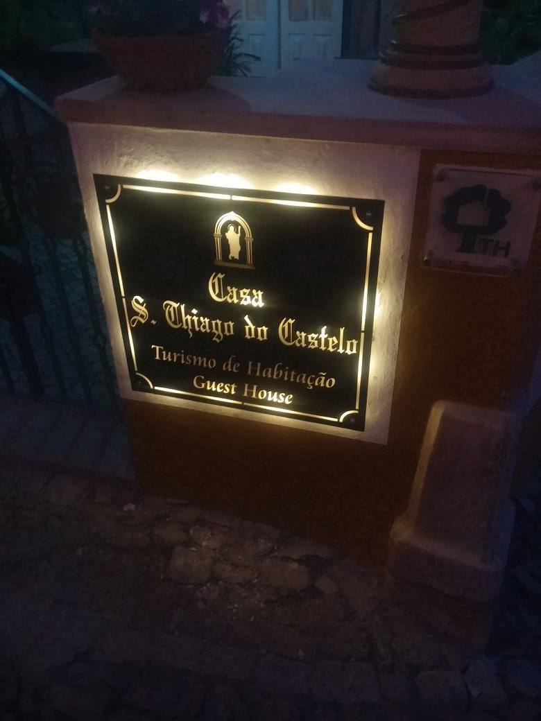 Placa em aço corten cortado a laser com iluminação