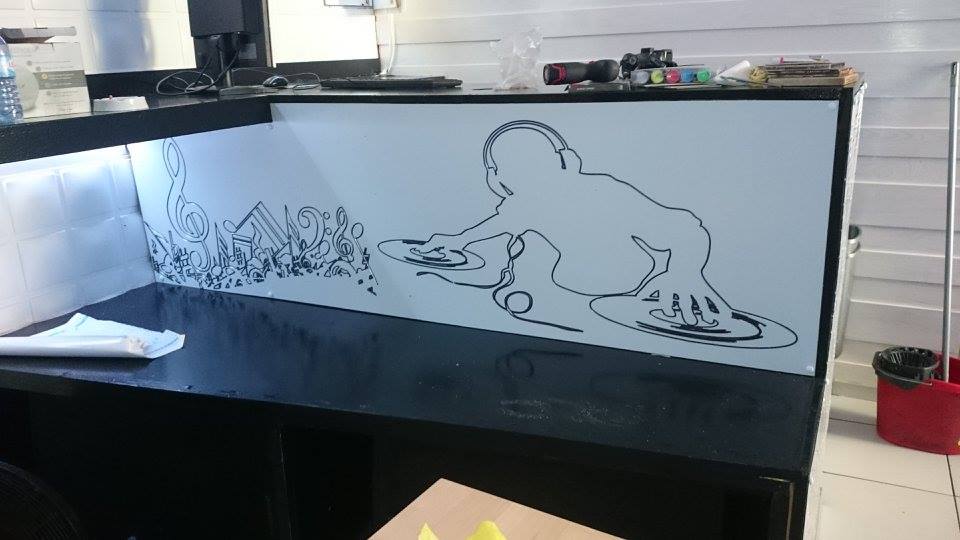 aluminio composito gravado em cnc baixo relevo