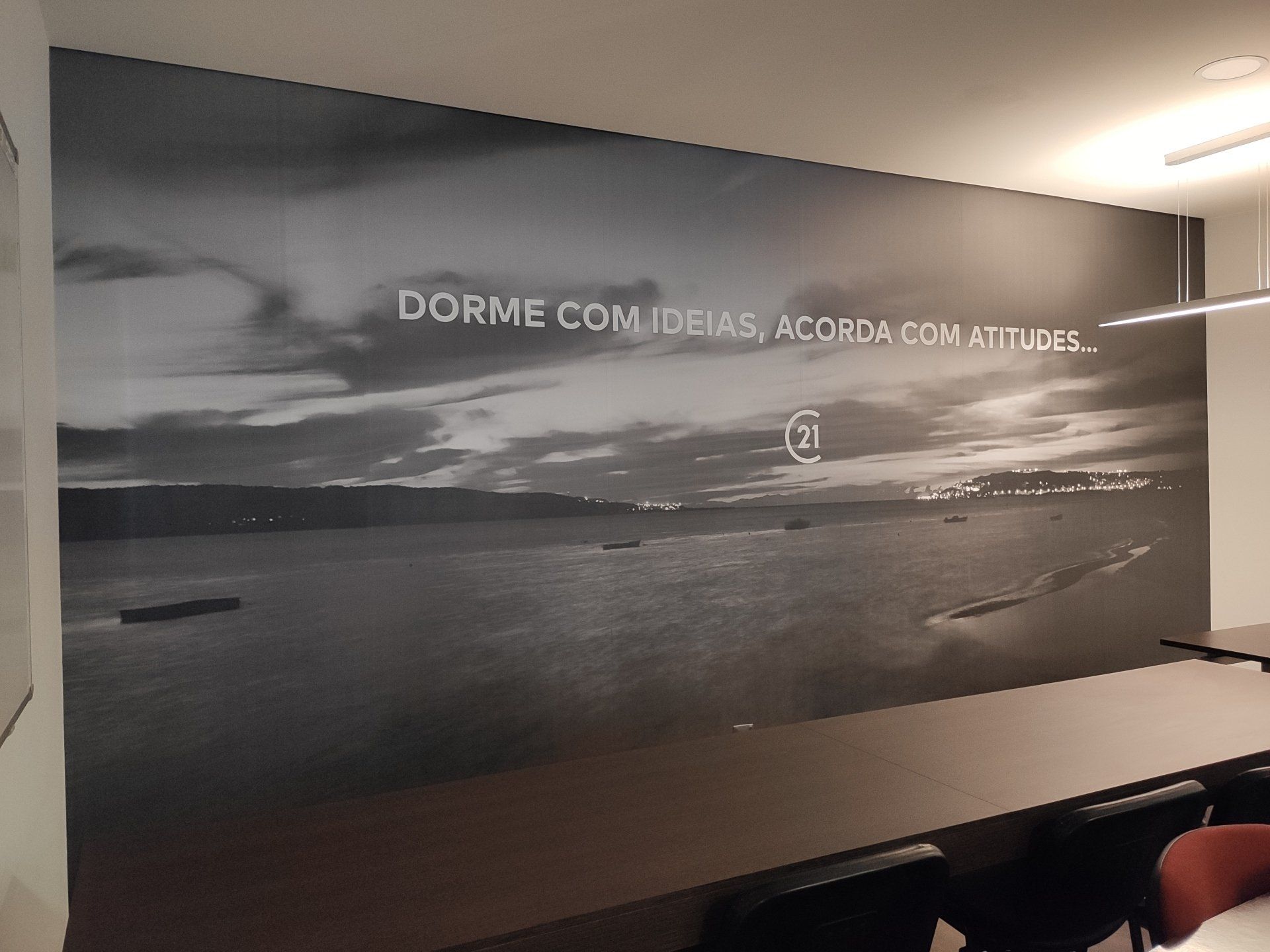 decoração de parede de sala em vinil impresso