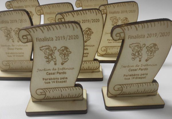 Corte e gravação laser de trofeus