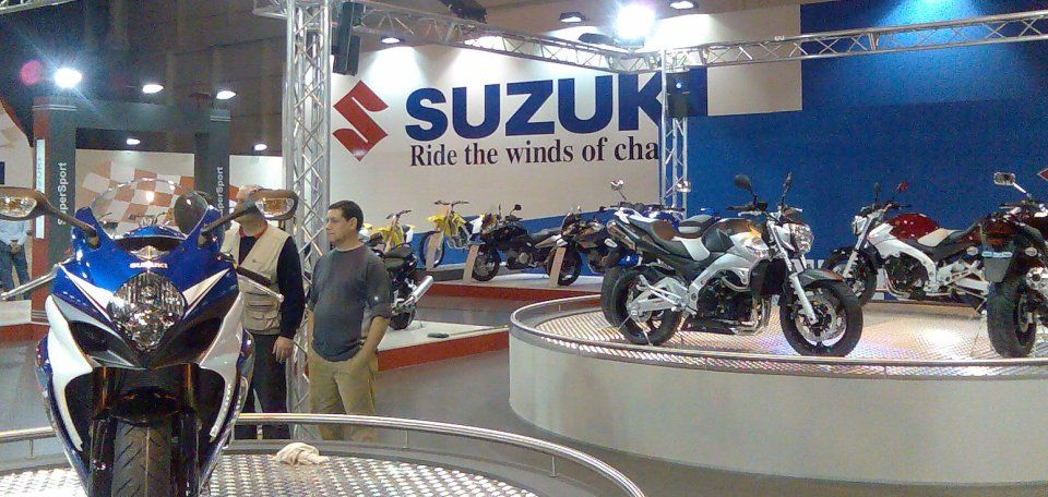 Decoração de stand suzuki