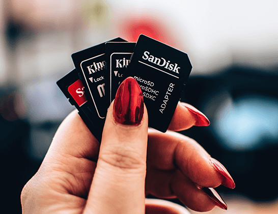 MEMORY CARDS & STORAGE