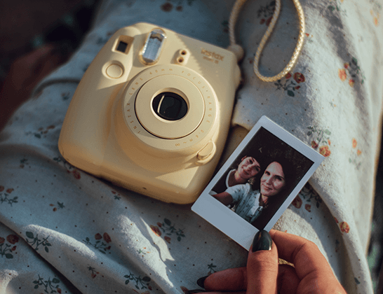INSTANT CAMERAS