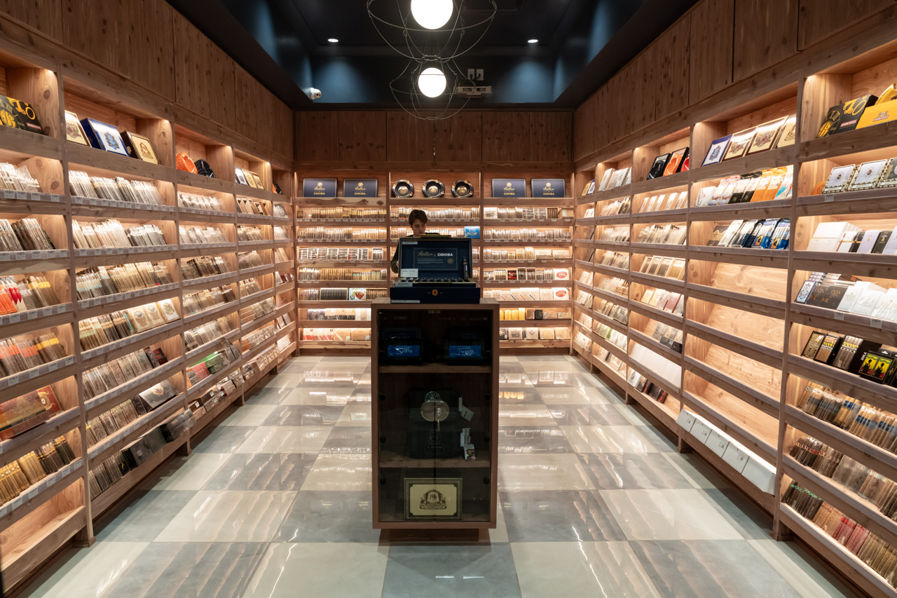 Trevor’s Liquor Paradise Valley Humidor Photo