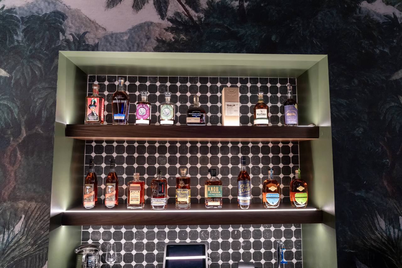 Trevor’s Liquor Paradise Valley Tasting Bar Photo