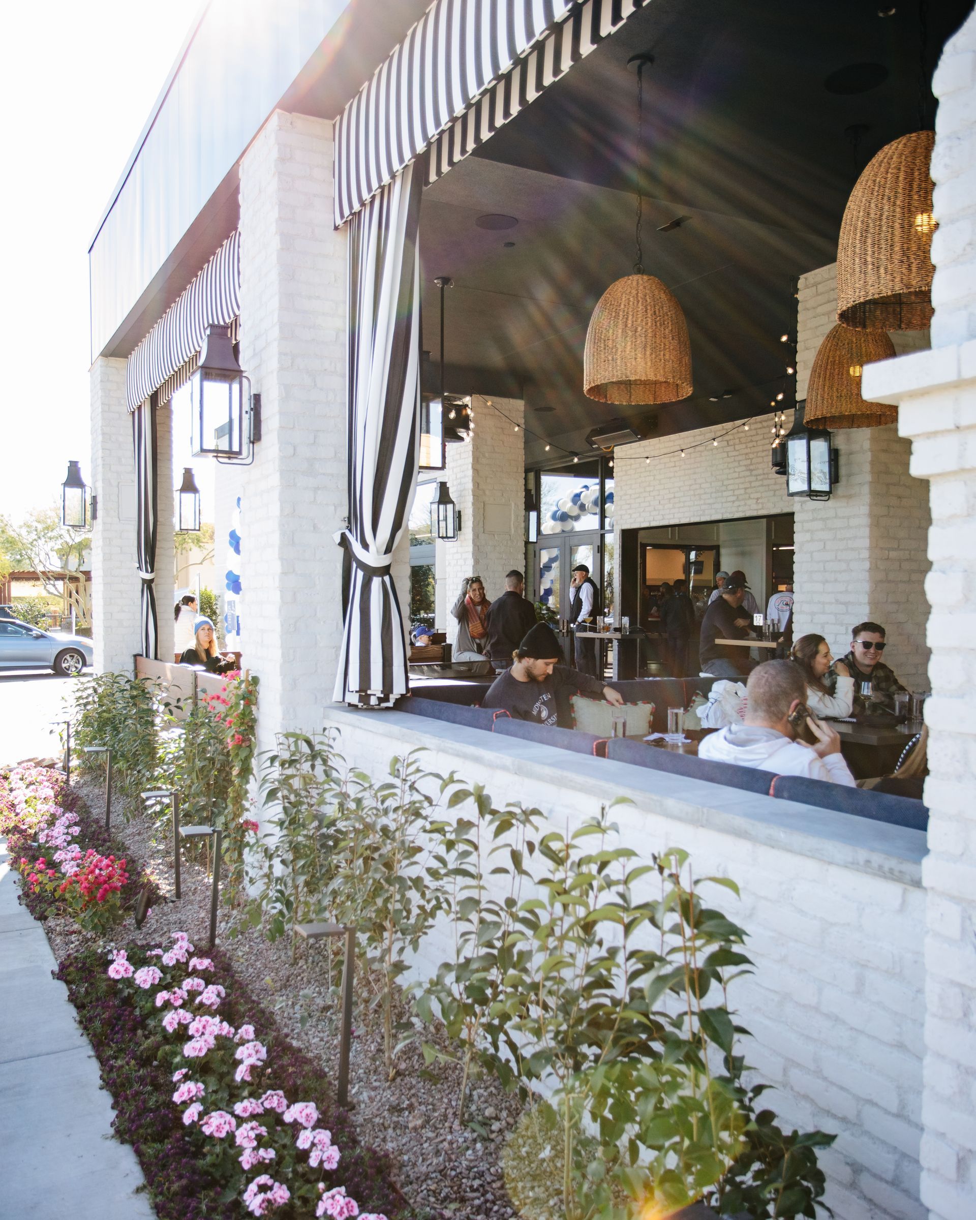 Best patio north Scottsdale Scottsdale mall Trevor's liquor