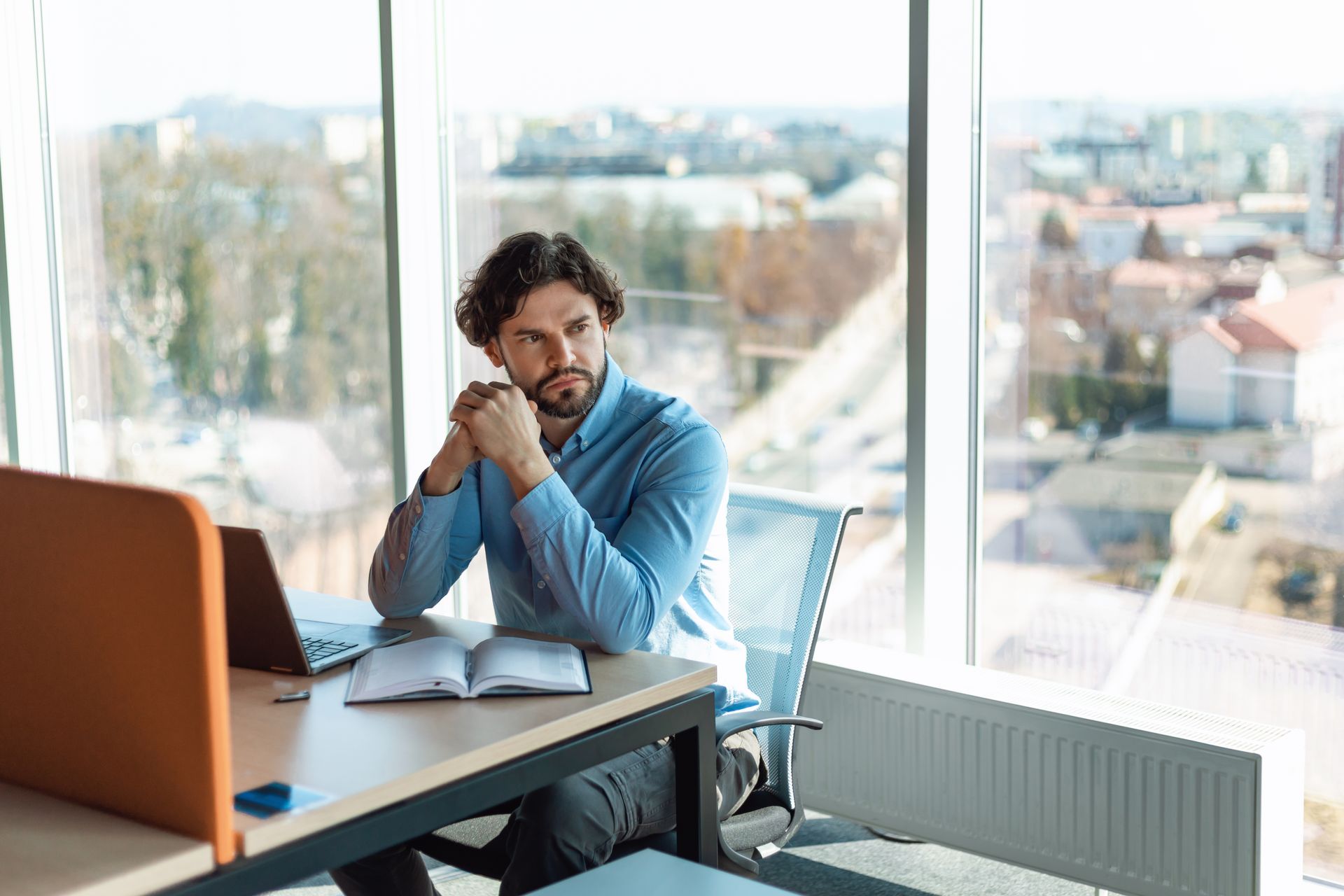 thoughtful-mature-businessman-thinking-of-new-busi-2026-01-08-23-07-42-utc.jpg