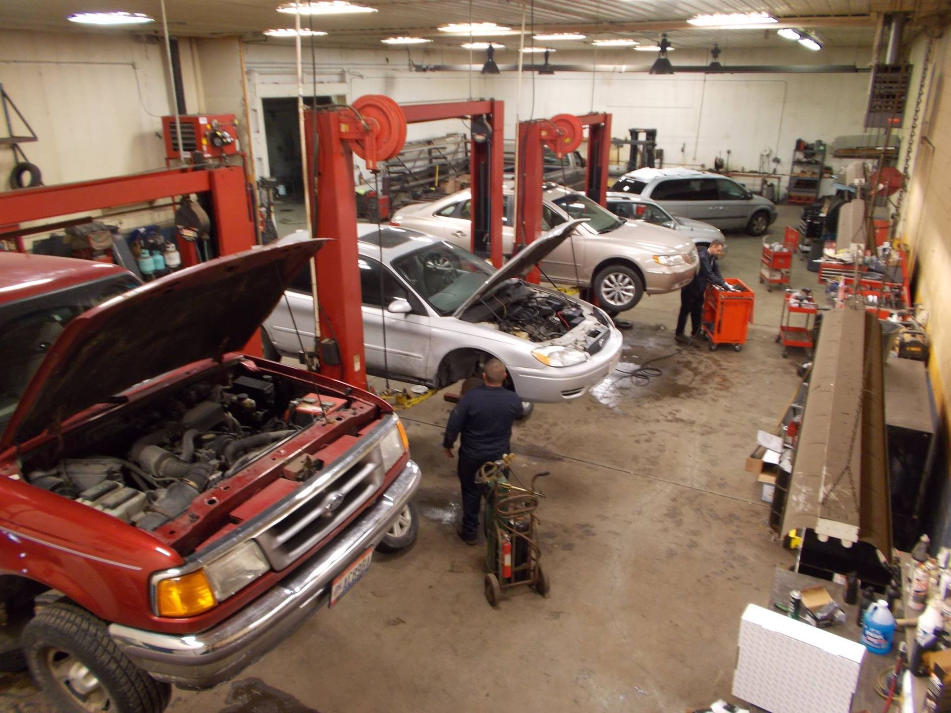 Auto Repair Garage With Multiple Cars And Lifts In Operation | Dale's Auto Service