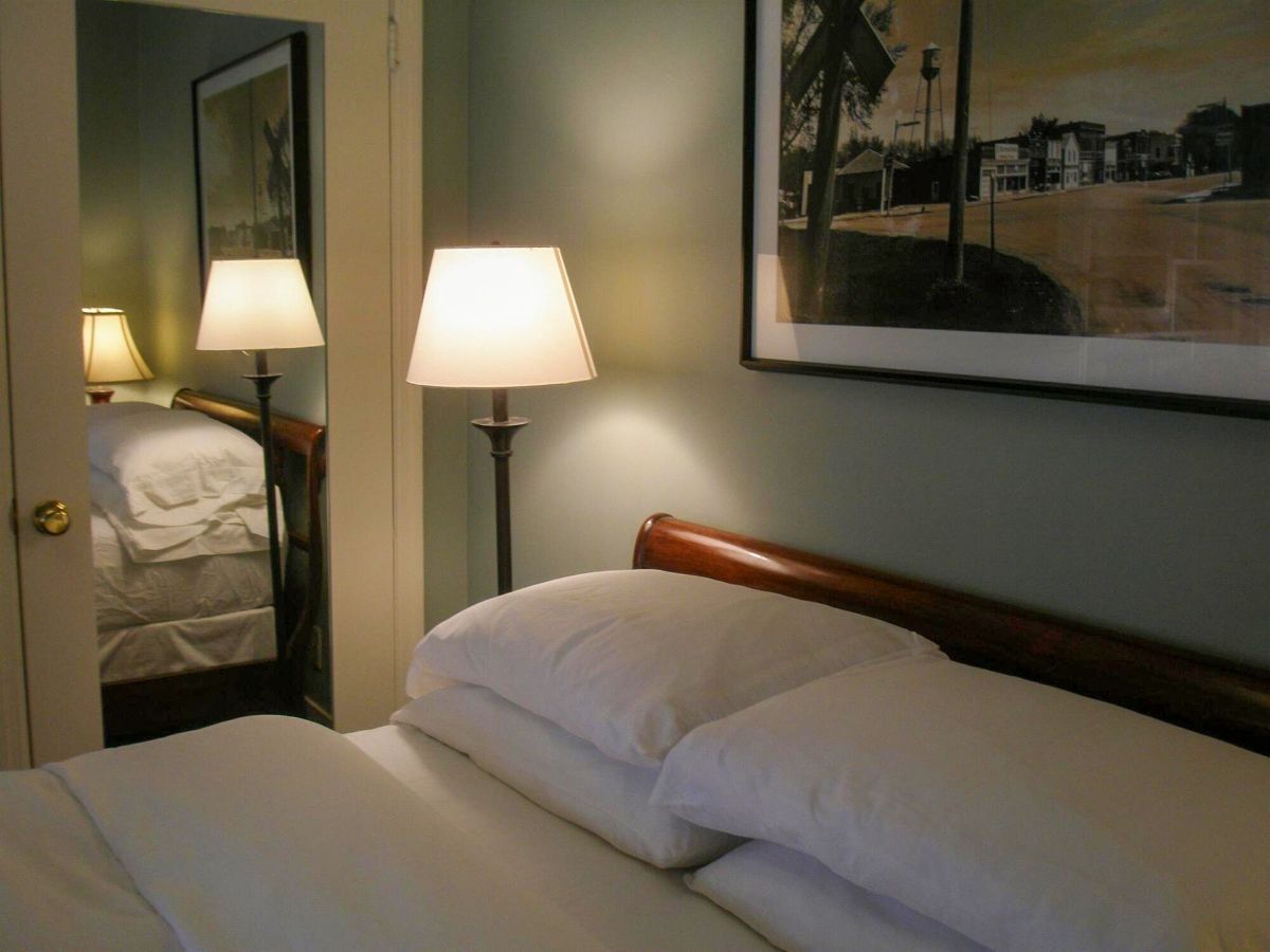 dakota full bed