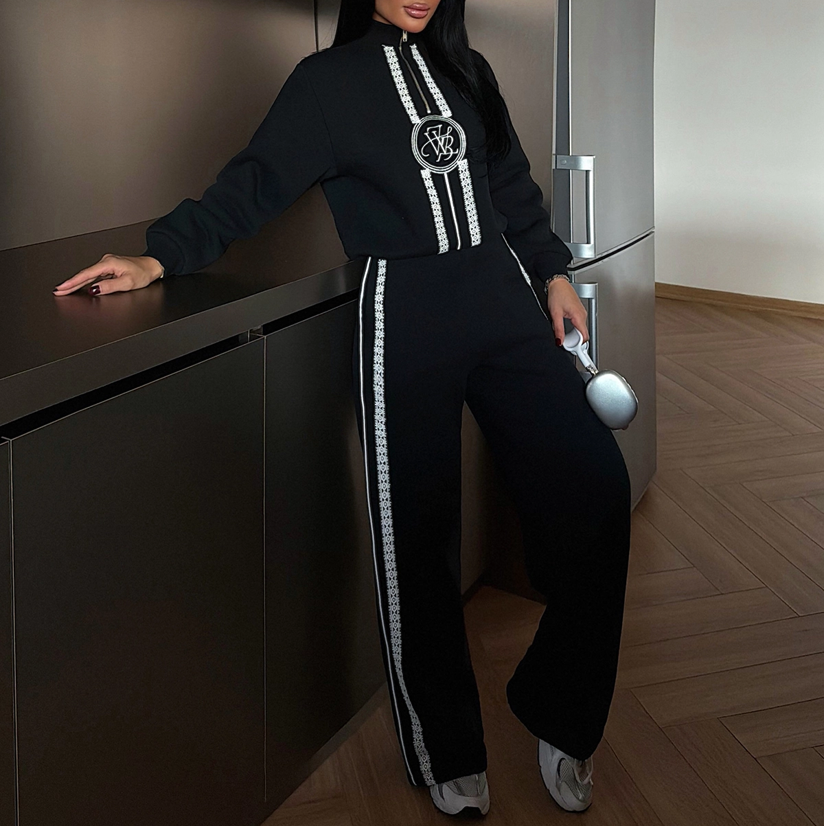 Zwarte twee-delige luxe co-ord comfy lounge-wear set met borduursel
