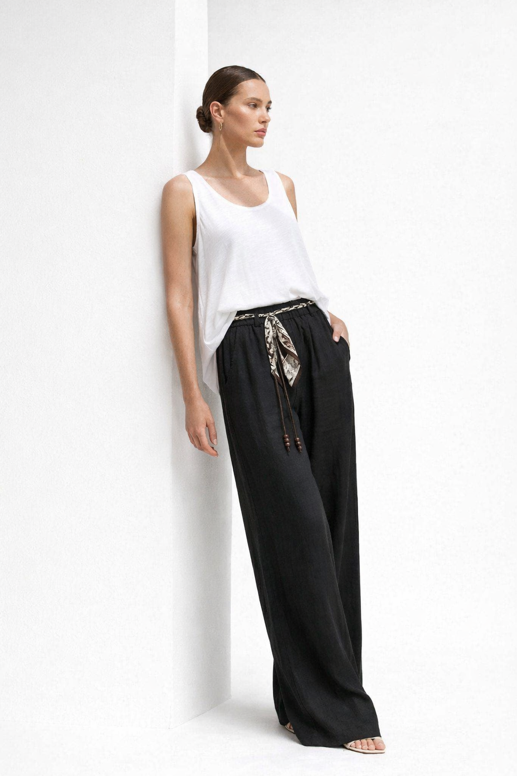 Zwarte Wide Leg Broek met Tailleband & Sjaalriem Soepele Viscose Blend