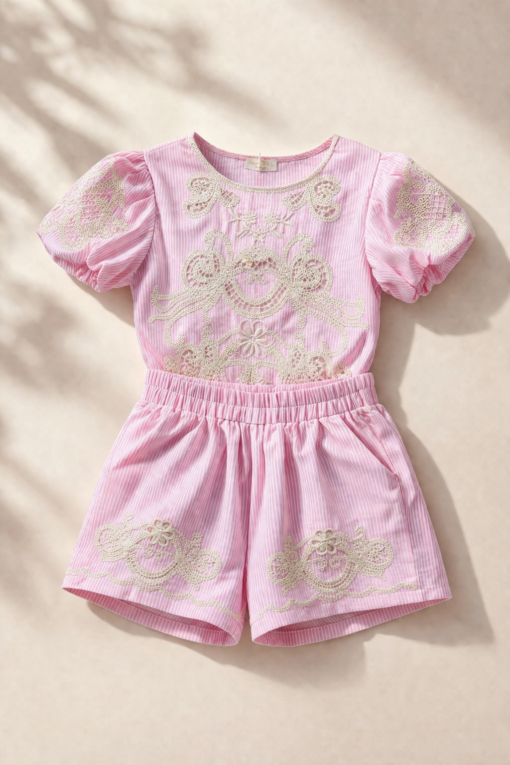 Roze gestreept Two-Piece Set Dames – Elegante Zomer Set met Borduursels & Short (65% Katoen)