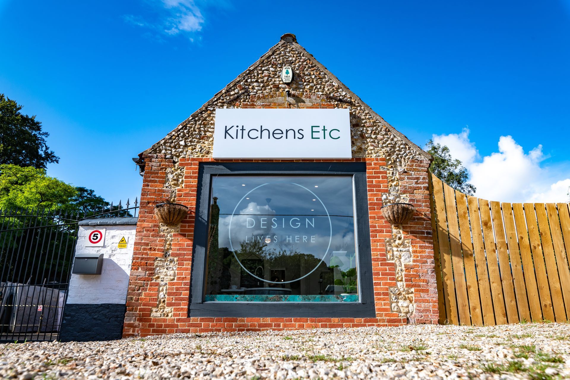 A brick building with a sign that says kitchens etc.